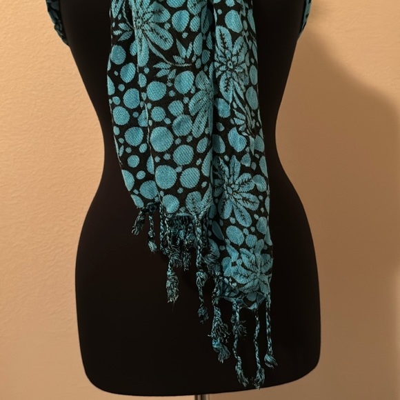 Black & Blue Flower Power Scarf with tassels - Picture 3 of 8